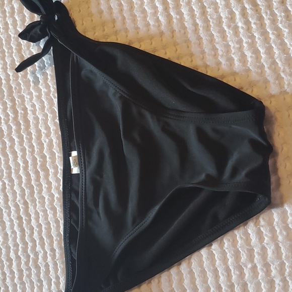 Bikini - Picture 6 of 7